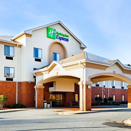 Holiday Inn Express Forest City By Ihg Экстерьер фото