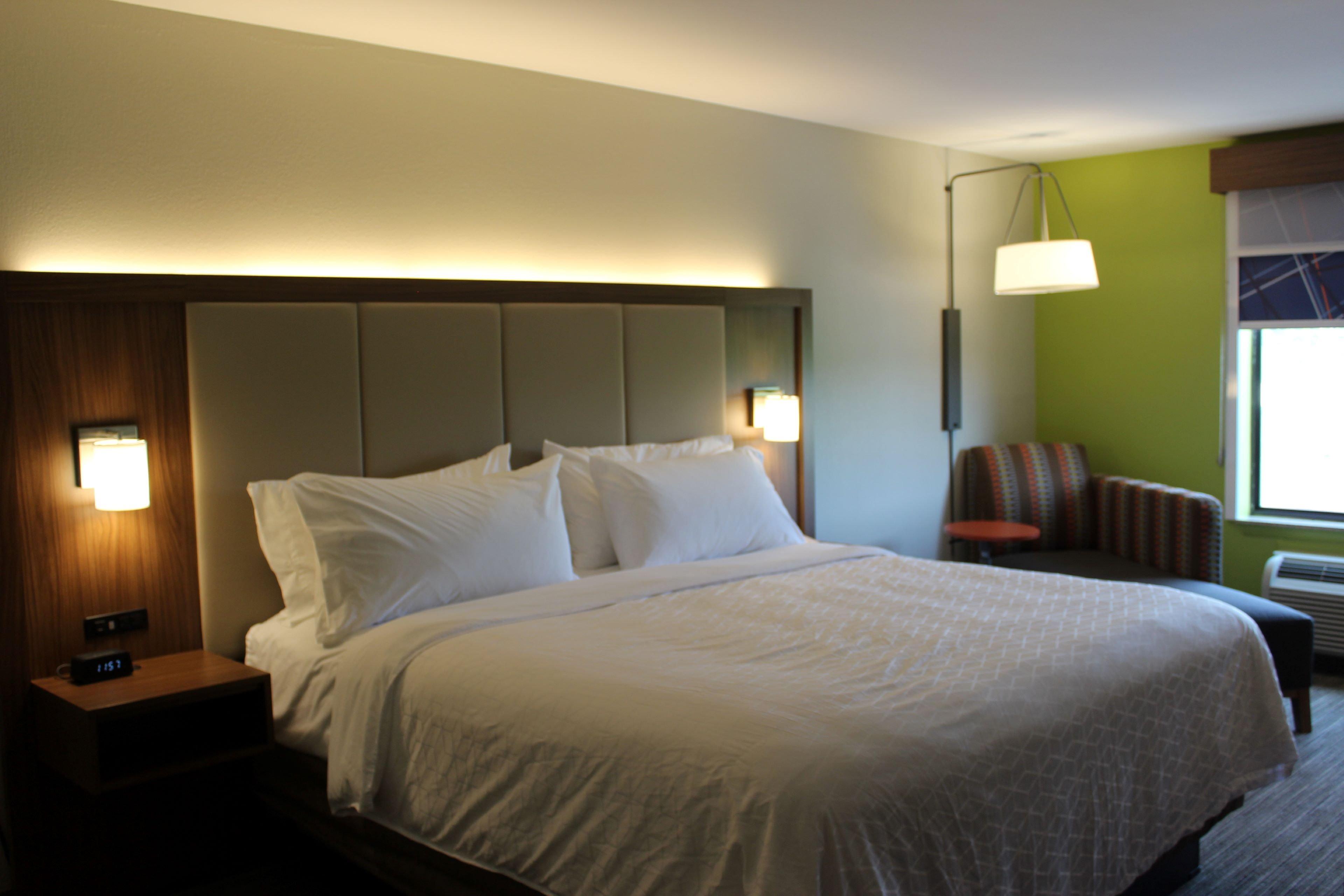 Holiday Inn Express Forest City By Ihg Экстерьер фото