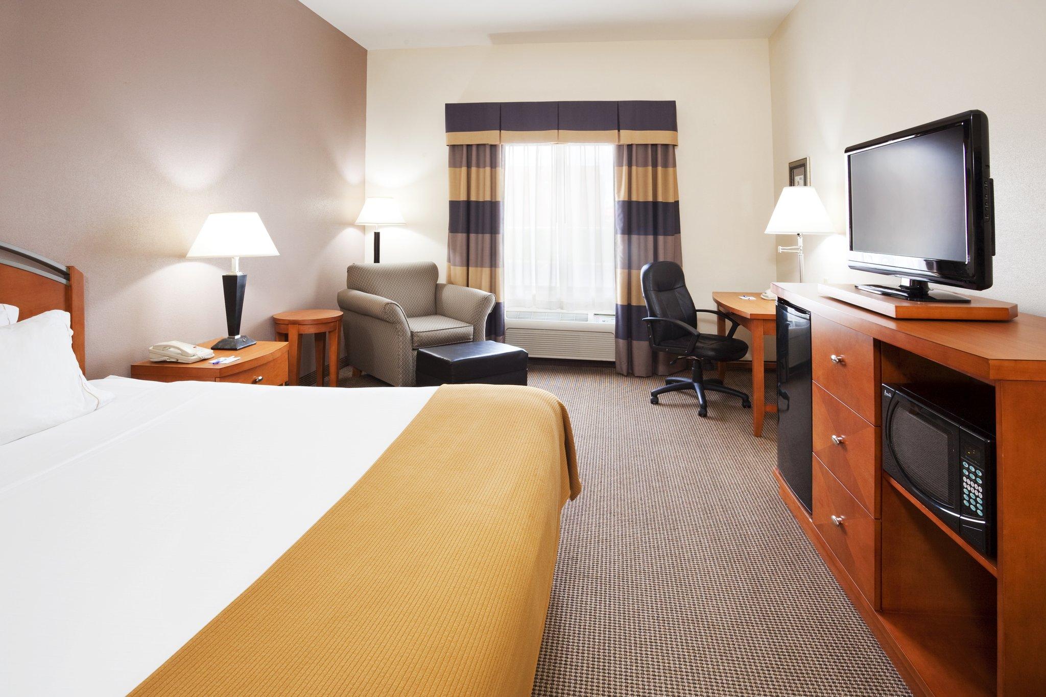 Holiday Inn Express Forest City By Ihg Экстерьер фото